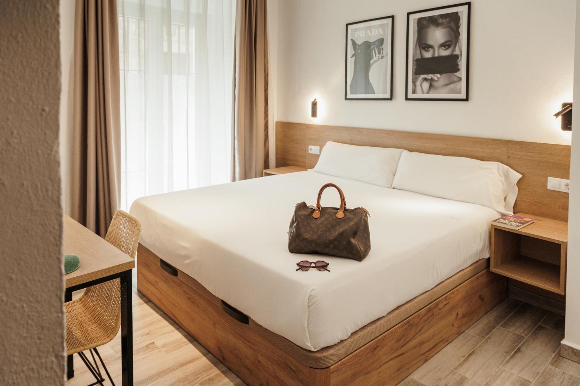 Astuto 21 - Adults Only *